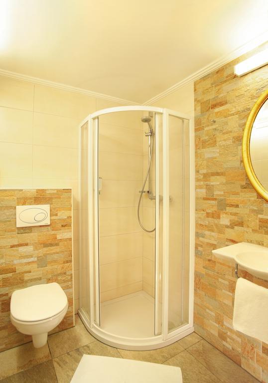 Hotel Sperlhof ヴィンディッシュガルシュテン エクステリア 写真