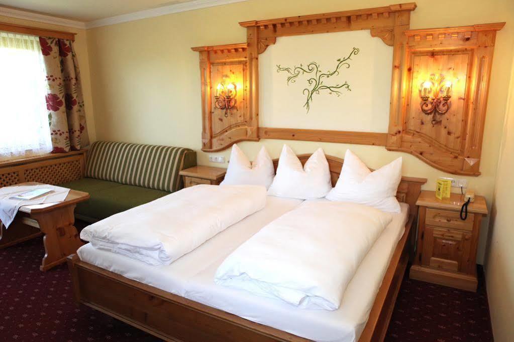 Hotel Sperlhof ヴィンディッシュガルシュテン エクステリア 写真