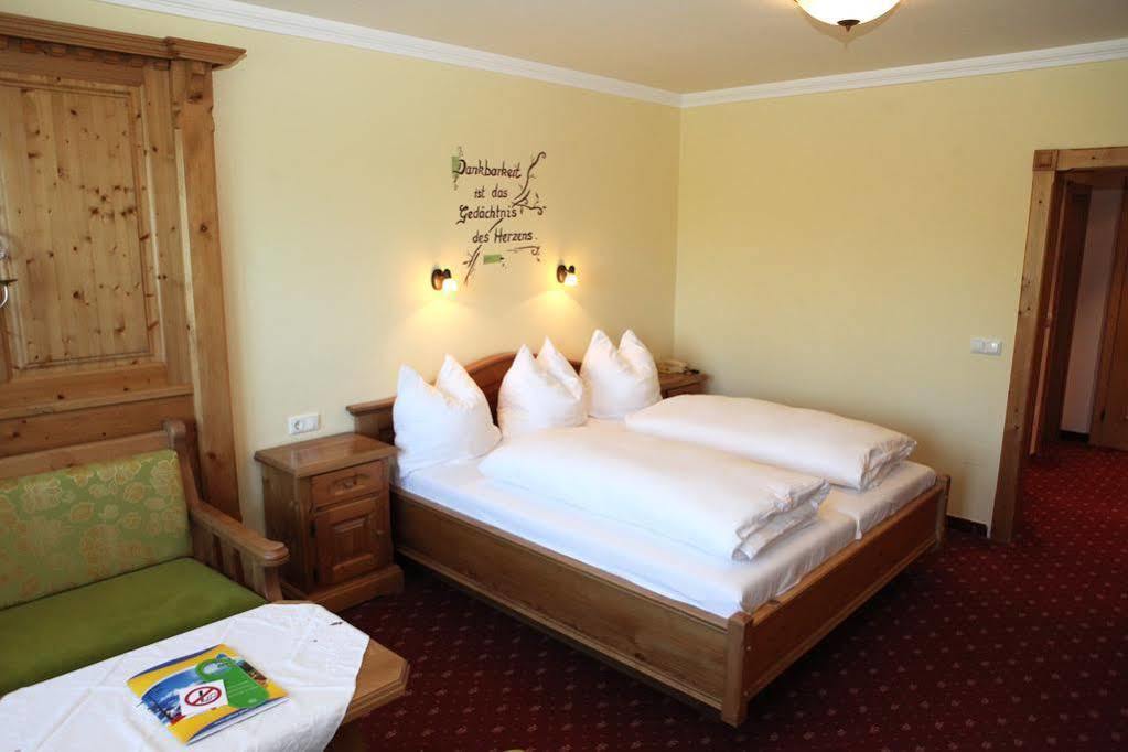 Hotel Sperlhof ヴィンディッシュガルシュテン エクステリア 写真